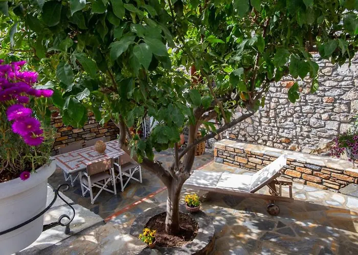 The Backyard Fisherman's House * Káto Gadzéa